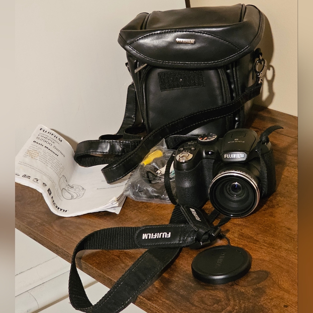 FUJIFILM FINEPIX Digital Camera S2900 Tested WORKS‎ Carrying Case Manual Strap